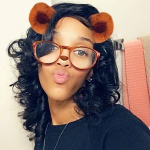 Meet your Posher, Denise